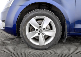 Подержанный автомобиль Skoda Octavia Liftback 2015 года (18 фото)