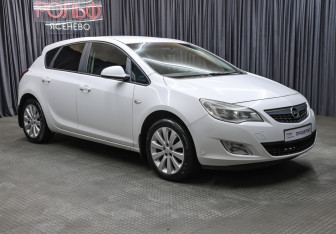 Подержанный автомобиль Opel Astra Hatchback 2011 года (3 фото)