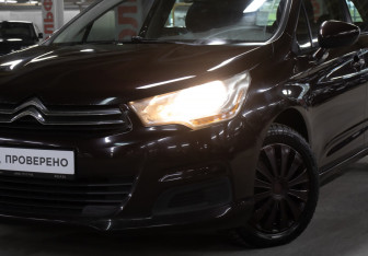 Подержанный автомобиль Citroen C4 Hatchback 2011 года (19 фото)