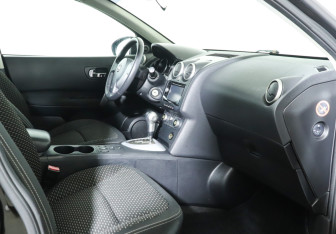 Подержанный автомобиль Nissan Qashqai 2008 года (14 фото)