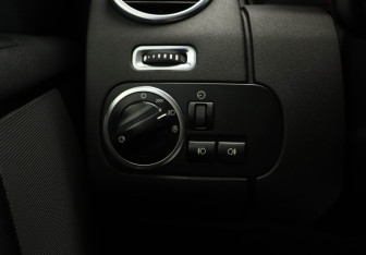 Подержанный автомобиль Land Rover Discovery 2012 года (17 фото)
