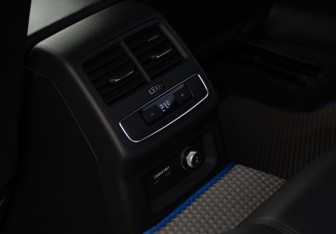 Подержанный автомобиль Audi A4 Sedan 2019 года (12 фото)