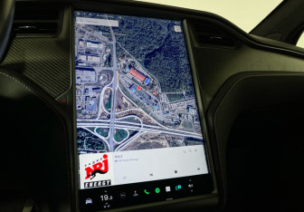 Подержанный автомобиль Tesla Model X 2020 года (18 фото)