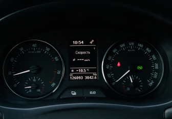 Подержанный автомобиль Skoda Fabia Hatchback 2011 года (22 фото)