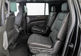 Подержанный автомобиль Cadillac Escalade Suv 2023 года (18 фото)