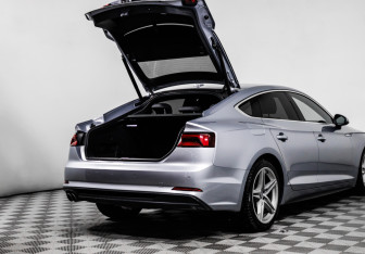 Подержанный автомобиль Audi A5 Liftback 2019 года (17 фото)