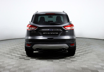 Подержанный автомобиль Ford Kuga 2016 года (6 фото)