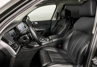 Подержанный автомобиль BMW X7 2021 года (16 фото)