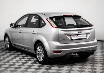 Подержанный автомобиль Ford Focus Hatchback 2011 года (8 фото)