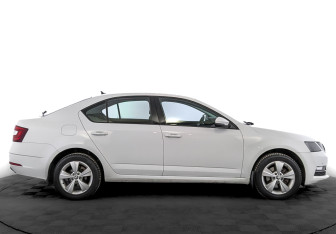 Подержанный автомобиль Skoda Octavia Liftback 2019 года (4 фото)
