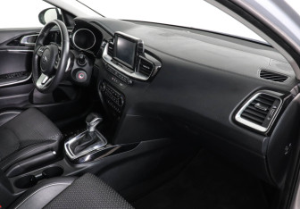 Подержанный автомобиль Kia Ceed Hatchback 2019 года (10 фото)