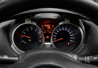 Подержанный автомобиль Nissan Juke 2011 года (12 фото)