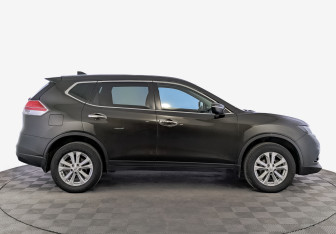 Подержанный автомобиль Nissan X-Trail 2017 года (4 фото)