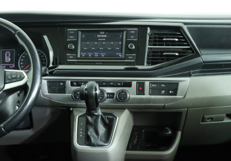 Подержанный автомобиль Volkswagen Caravelle 2020 года (16 фото)