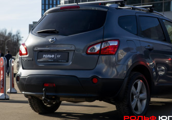 Подержанный автомобиль Nissan Qashqai+2 2010 года (19 фото)