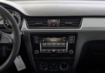 Подержанный автомобиль Skoda Rapid Liftback 2019 года (17 фото)