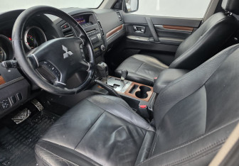 Подержанный автомобиль Mitsubishi Pajero 2008 года (9 фото)