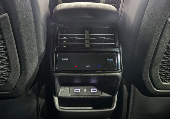 Подержанный автомобиль Geely Monjaro 2023 года (27 фото)