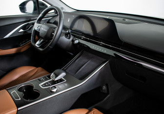 Подержанный автомобиль Omoda C5 2024 года (11 фото)