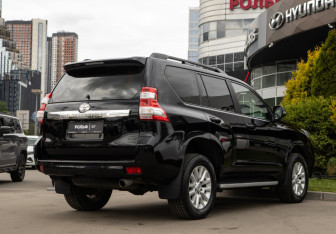 Подержанный автомобиль Toyota Land Cruiser Prado 2015 года (4 фото)