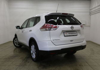 Подержанный автомобиль Nissan X-Trail 2016 года (3 фото)