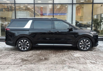 Подержанный автомобиль Kia Carnival 2020 года (4 фото)