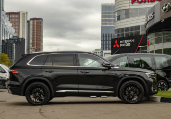 Подержанный автомобиль Geely Monjaro 2023 года (3 фото)