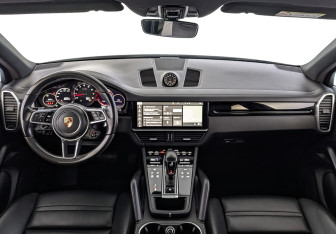 Подержанный автомобиль Porsche Cayenne 2021 года (14 фото)