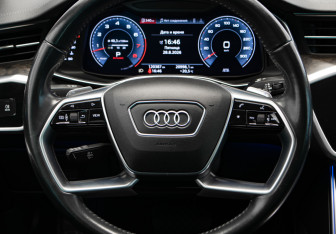 Подержанный автомобиль Audi A7 2018 года (10 фото)