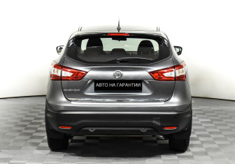 Подержанный автомобиль Nissan Qashqai 2015 года (6 фото)