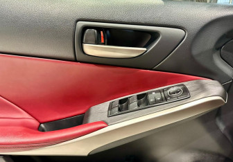 Подержанный автомобиль Lexus IS Sedan 2020 года (17 фото)