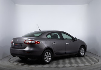 Подержанный автомобиль Renault Fluence 2011 года (5 фото)