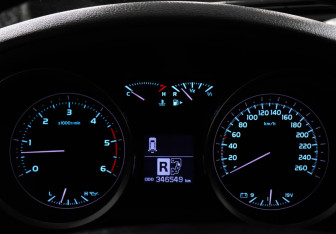 Подержанный автомобиль Toyota Land Cruiser Suv 2010 года (11 фото)