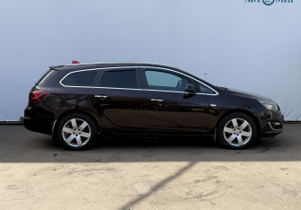 Подержанный автомобиль Opel Astra Wagon 2014 года (4 фото)