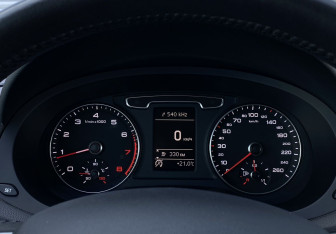 Подержанный автомобиль Audi Q3 2013 года (22 фото)