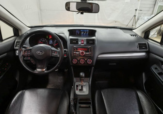 Подержанный автомобиль Subaru XV 2013 года (11 фото)
