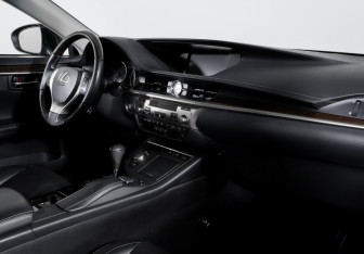 Подержанный автомобиль Lexus ES 2012 года (9 фото)