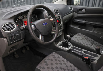 Подержанный автомобиль Ford Focus Sedan 2008 года (14 фото)