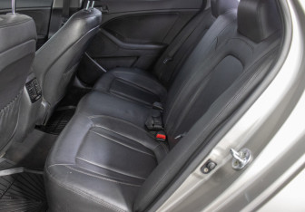 Подержанный автомобиль Kia Optima Sedan 2011 года (11 фото)