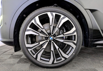 Новый BMW X7 2025 (7 фото)