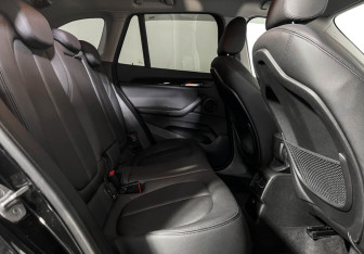 Подержанный автомобиль BMW X1 2017 года (14 фото)