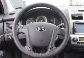 Подержанный автомобиль Kia Sportage 2008 года (14 фото)
