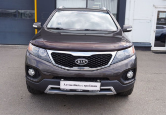 Подержанный автомобиль Kia Sorento 2011 года (2 фото)