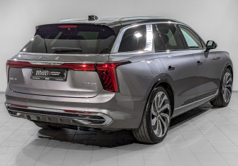 Подержанный автомобиль Hongqi E-HS9 2023 года (5 фото)