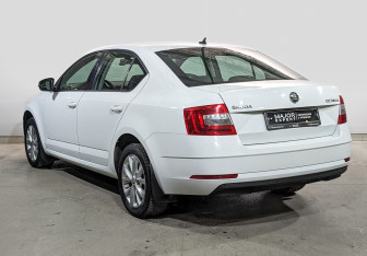Подержанный автомобиль Skoda Octavia Liftback 2019 года (7 фото)