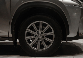 Подержанный автомобиль Lexus NX 2015 года (20 фото)