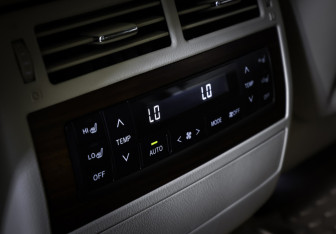 Подержанный автомобиль Toyota Land Cruiser Suv 2016 года (20 фото)