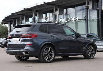 Подержанный автомобиль BMW X5 2019 года (5 фото)