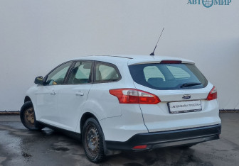Подержанный автомобиль Ford Focus Wagon 2013 года (7 фото)