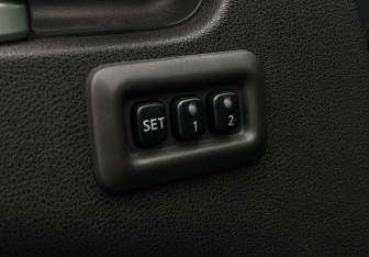 Подержанный автомобиль Nissan Pathfinder 2012 года (14 фото)